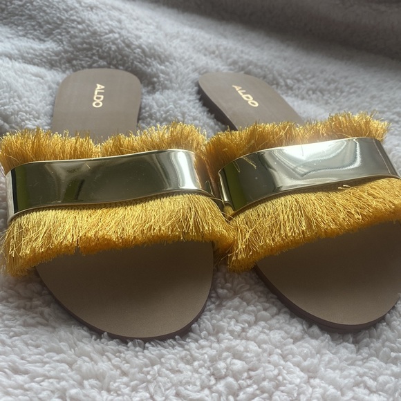 Aldo yellow gold slip ons sandals women’s size 7 - Picture 2 of 8